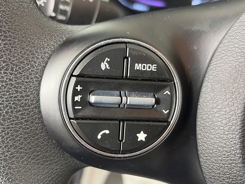 Used 2025 Kia Soul LX w/ LX Technology Package FWD image 31