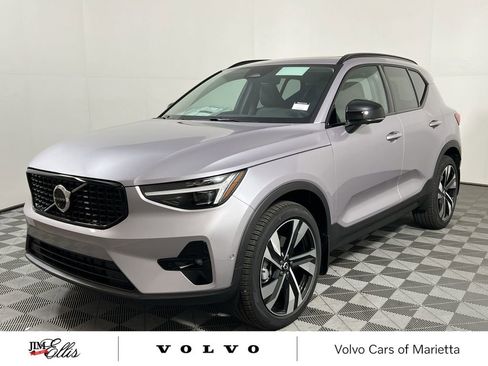 New 2026 Volvo XC40 B4 Plus w/ Climate Package image 4