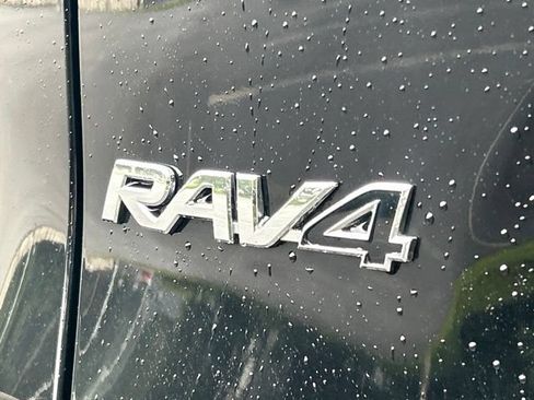 Used 2025 Toyota RAV4 XLE AWD/4WD image 5