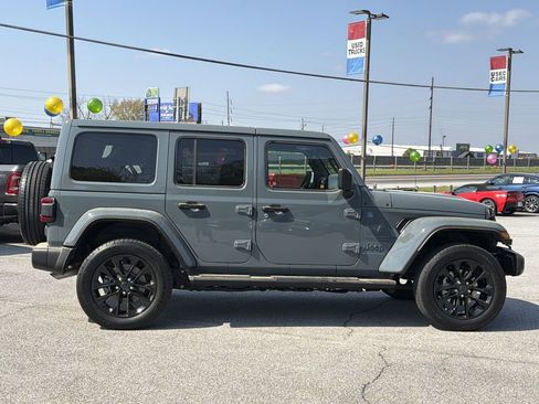 Used 2025 Jeep Wrangler Sahara w/ Safety Group image 25