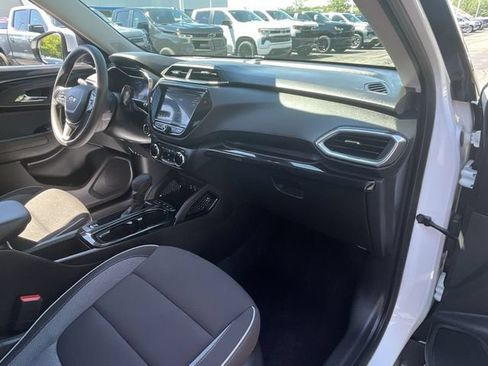 Certified 2023 Chevrolet TrailBlazer LT w/ Convenience Package FWD image 27