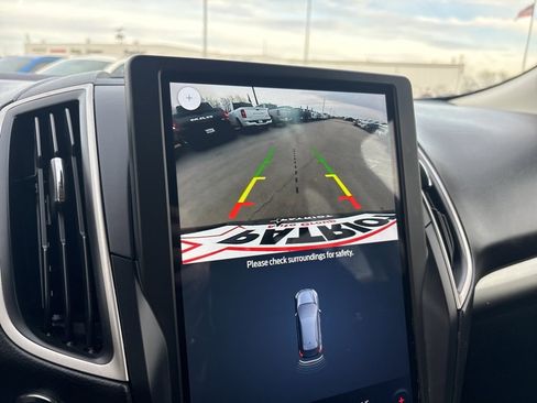 Used 2022 Ford Edge SE image 18