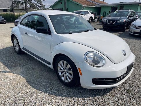 Used 2015 Volkswagen Beetle 1.8T Classic FWD image 4