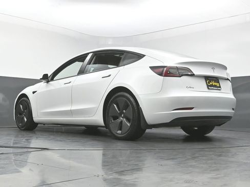 Used 2021 Tesla Model 3 Standard Range Plus image 44