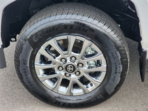 Used 2025 Toyota Tacoma Limited image 18