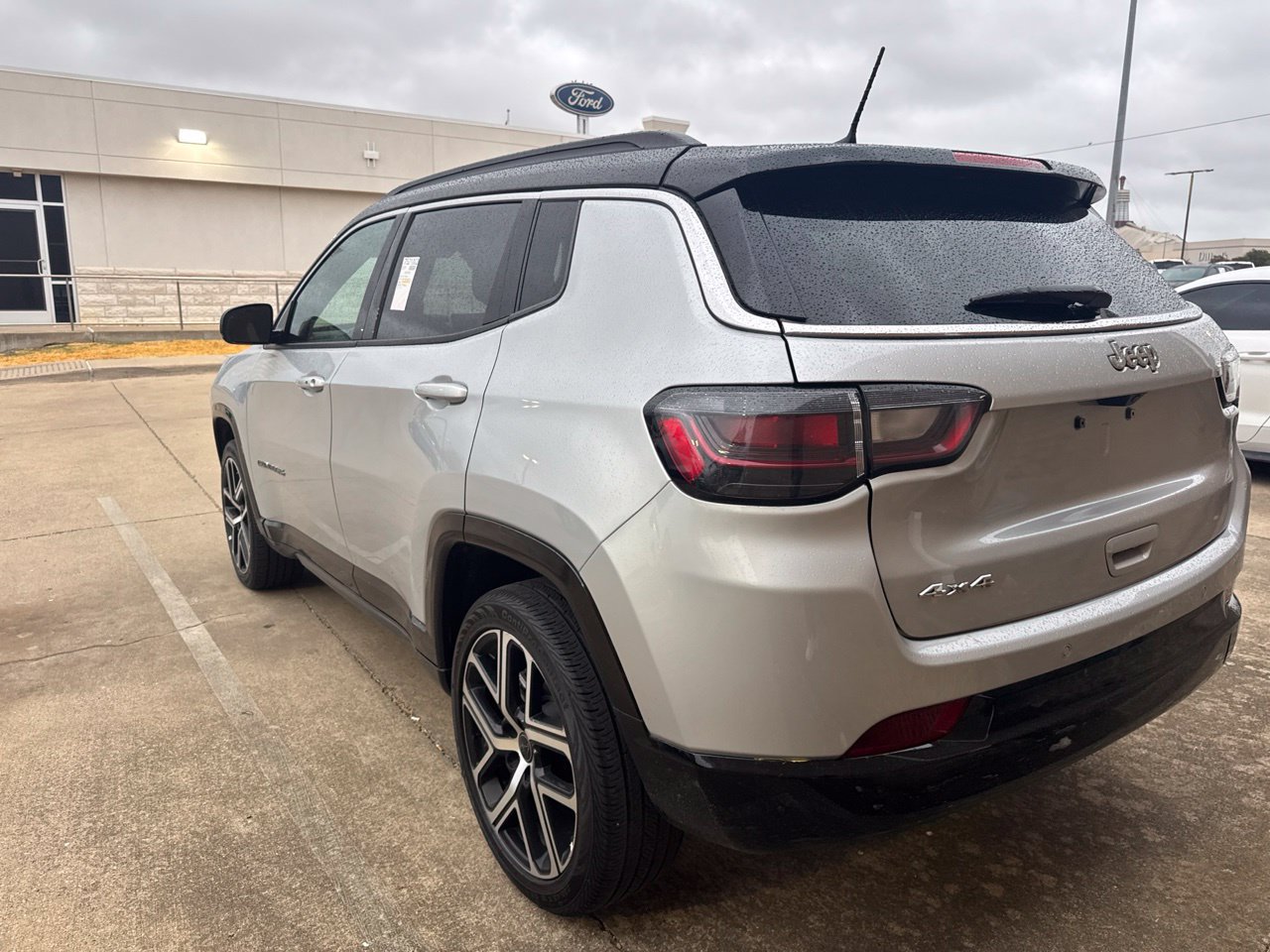 Used 2025 Jeep Compass Limited w/ Elite Group AWD/4WD image 6