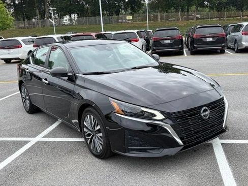 Certified 2024 Nissan Altima 2.5 SV FWD image 2