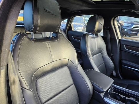 Used 2022 Jaguar XF R-Dynamic SE image 13