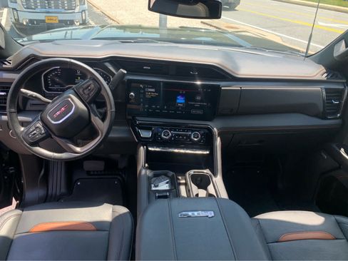 Used 2024 GMC Sierra 2500 AT4 w/ AT4 Preferred Package AWD/4WD image 10