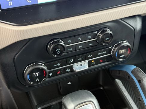 Used 2023 Ford Bronco Wildtrak image 22