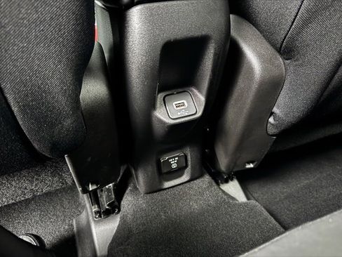 Used 2019 Jeep Renegade Trailhawk w/ Cold Weather Group II image 7