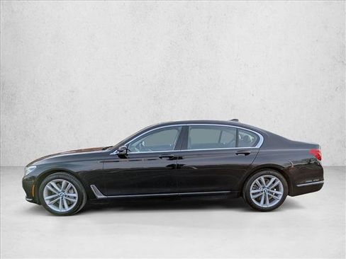 Used 2017 BMW 750i xDrive image 8
