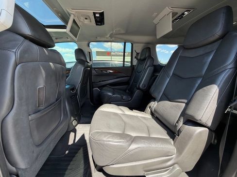 Used 2019 Cadillac Escalade ESV Premium Luxury AWD/4WD image 24