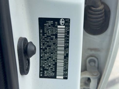 Used 2017 Toyota Corolla SE FWD image 32
