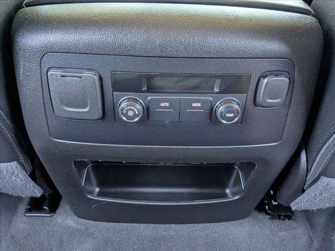 Used 2020 GMC Yukon XL SLT w/ HD Trailering Package RWD image 17