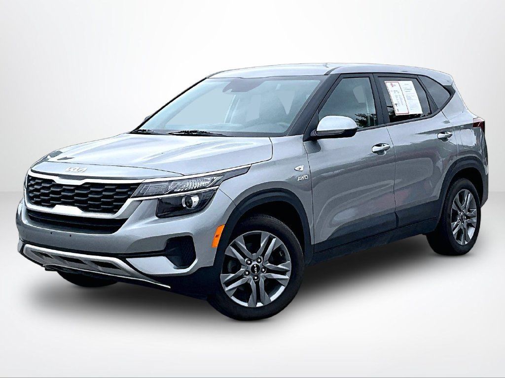 Used 2023 Kia Seltos LX AWD/4WD image 2