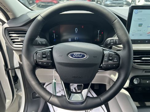 New 2025 Ford Escape SE image 16