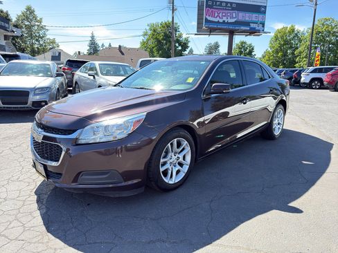 Used 2015 Chevrolet Malibu LT w/ Power Convenience Package FWD image 2