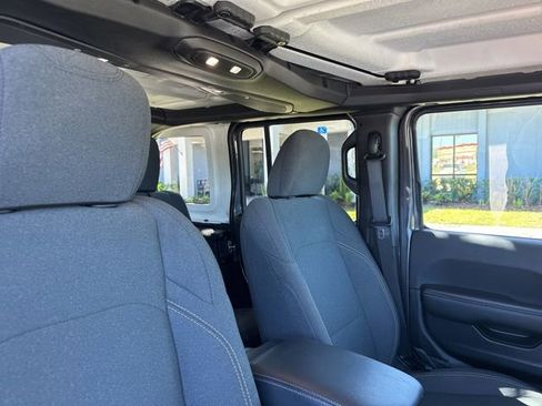 Used 2025 Jeep Wrangler Unlimited Sahara AWD/4WD image 12