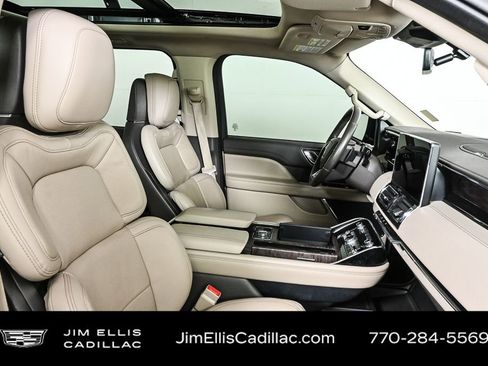 Used 2022 Lincoln Navigator Reserve image 22