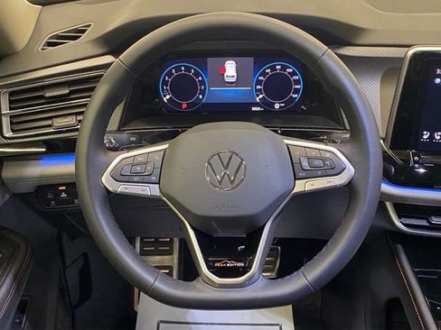 Used 2024 Volkswagen Atlas Peak Edition SEL AWD/4WD image 29