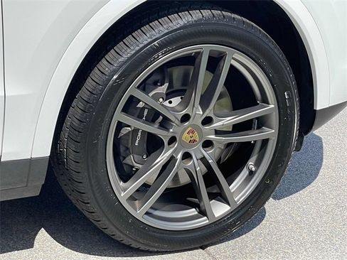 Used 2023 Porsche Cayenne image 27