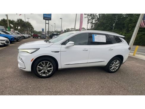 Used 2023 Buick Enclave Essence w/ Experience Buick Package FWD image 6