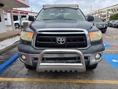 Used 2010 Toyota Tundra 4x4 CrewMax image 2