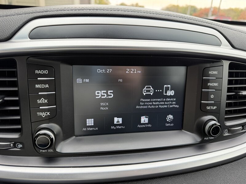Used 2019 Kia Sorento AWD V6 image 21