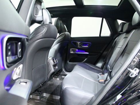 Used 2025 Mercedes-Benz GLC 300 4MATIC image 28