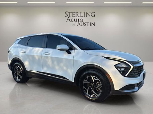 Used 2023 Kia Sportage LX image 3