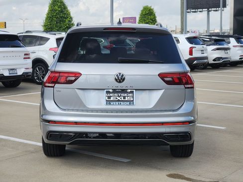 Used 2022 Volkswagen Tiguan SE R-Line FWD image 6