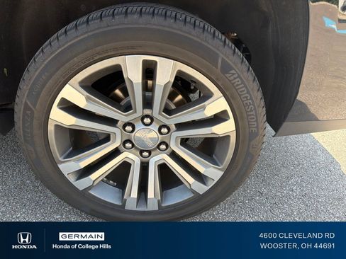 Used 2018 GMC Yukon Denali w/ Denali Ultimate Package AWD/4WD image 12