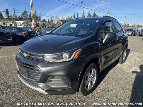 Used 2017 Chevrolet Trax LT w/ Driver Confidence Package image 3