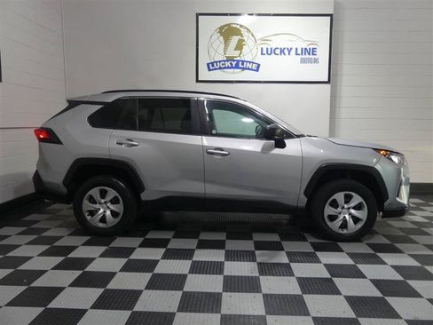 Used 2021 Toyota RAV4 LE FWD image 6