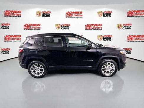 Used 2022 Jeep Compass Latitude AWD/4WD image 16