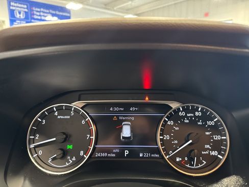 Used 2021 Nissan Rogue SV w/ Premium Package image 12