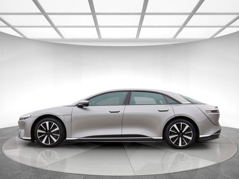 Used 2024 Lucid Air Touring image 5