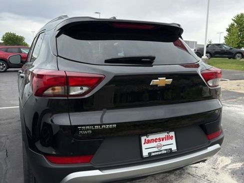 Used 2025 Chevrolet TrailBlazer LT AWD/4WD image 4