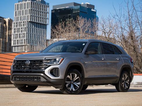 Certified 2024 Volkswagen Atlas Cross Sport SE image 1