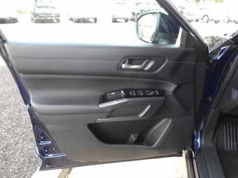 Certified 2023 Nissan Pathfinder SL w/ Black Appearance Package image 26