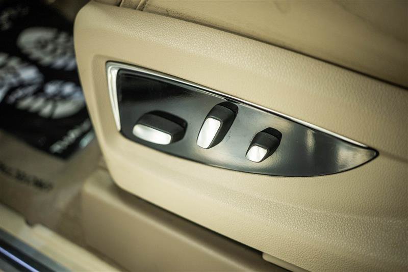 Used 2018 Cadillac Escalade Premium Luxury AWD/4WD image 17