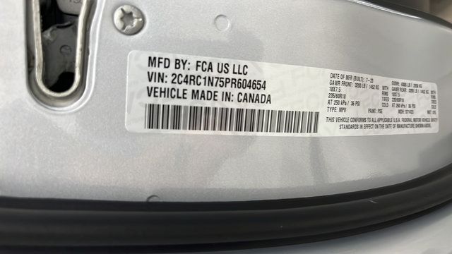 Used 2023 Chrysler Pacifica Pinnacle FWD image 28