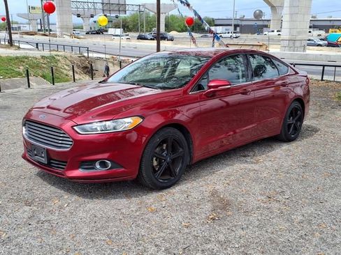 Used 2016 Ford Fusion SE w/ Equipment Group 201A FWD image 3