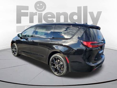 New 2026 Chrysler Pacifica Limited w/ S Appearance Package image 3