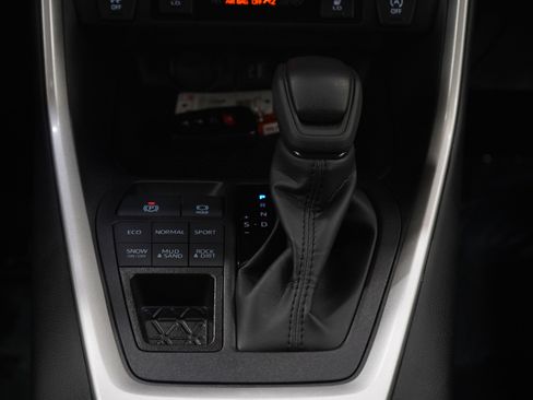 Used 2025 Toyota RAV4 XLE w/ Convenience Package image 20