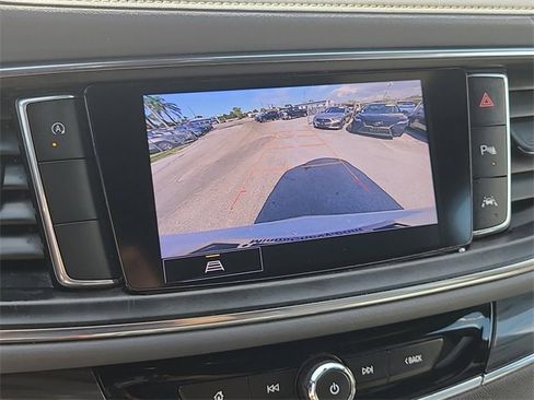 Used 2022 Buick Enclave Essence image 17