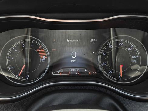 Used 2019 Jeep Cherokee Trailhawk w/ Comfort/Convenience Group AWD/4WD image 28