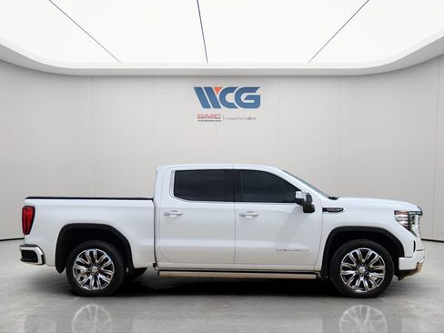 Used 2023 GMC Sierra 1500 Denali w/ Denali Reserve Package AWD/4WD image 3