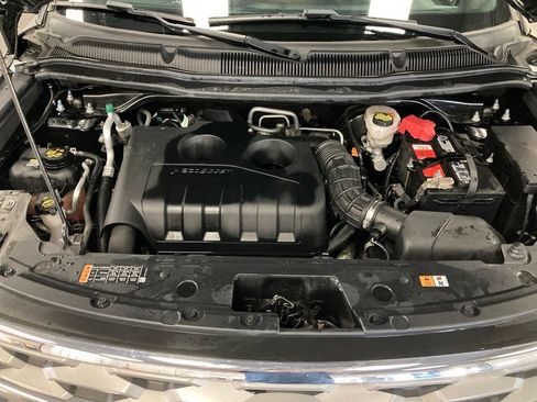 Used 2018 Ford Explorer XLT w/ Equipment Group 201A AWD/4WD image 16